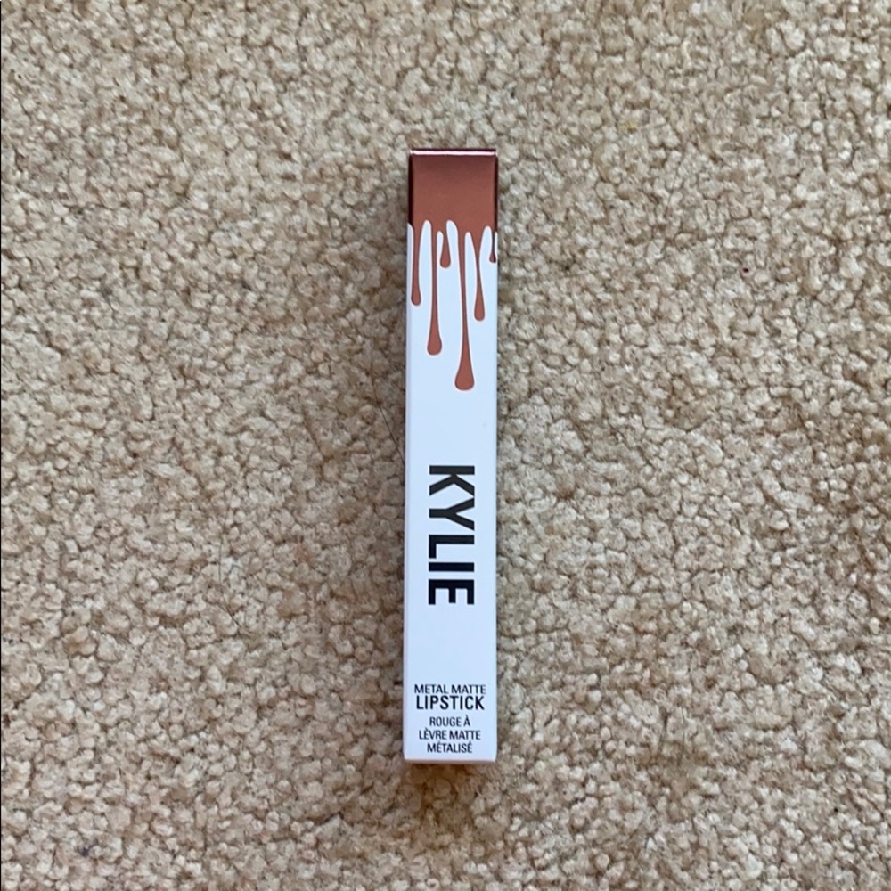 Kylie Metal Matte Lipstick in Reign